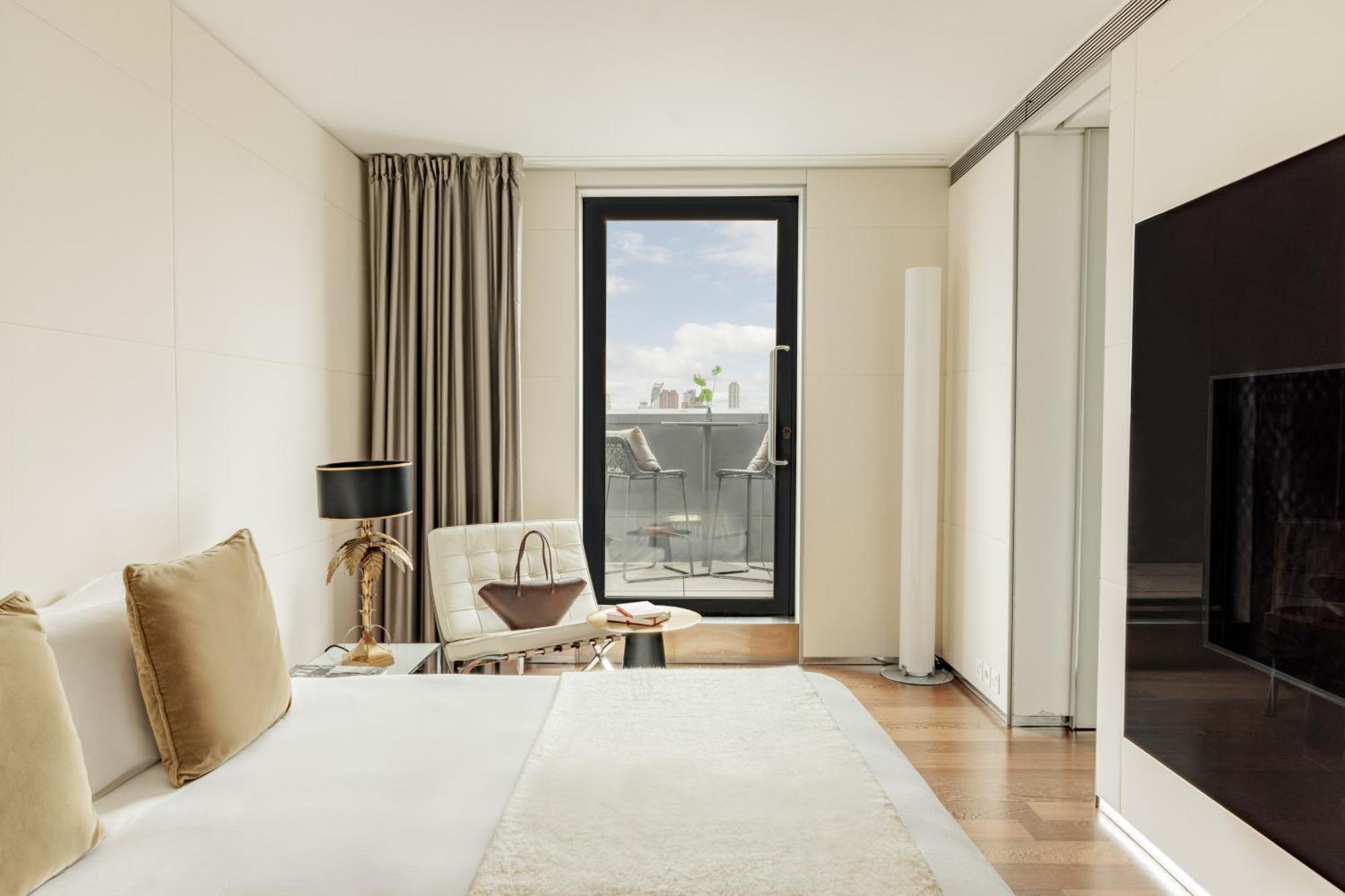 Me London By Melia - Covent Garden Hotel Buitenkant foto A bedroom at the Mandarin Oriental
