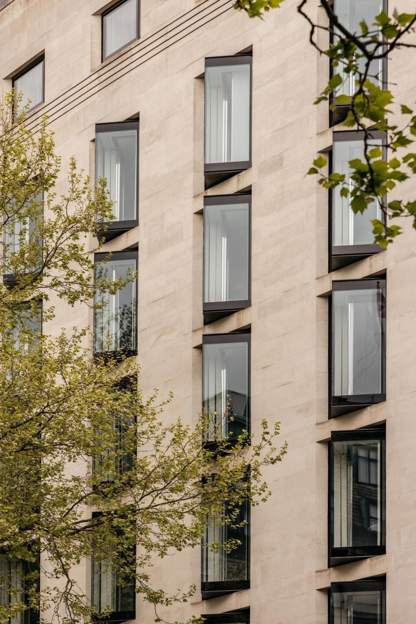 Me London By Melia - Covent Garden Hotel Buitenkant foto The facade of the building
