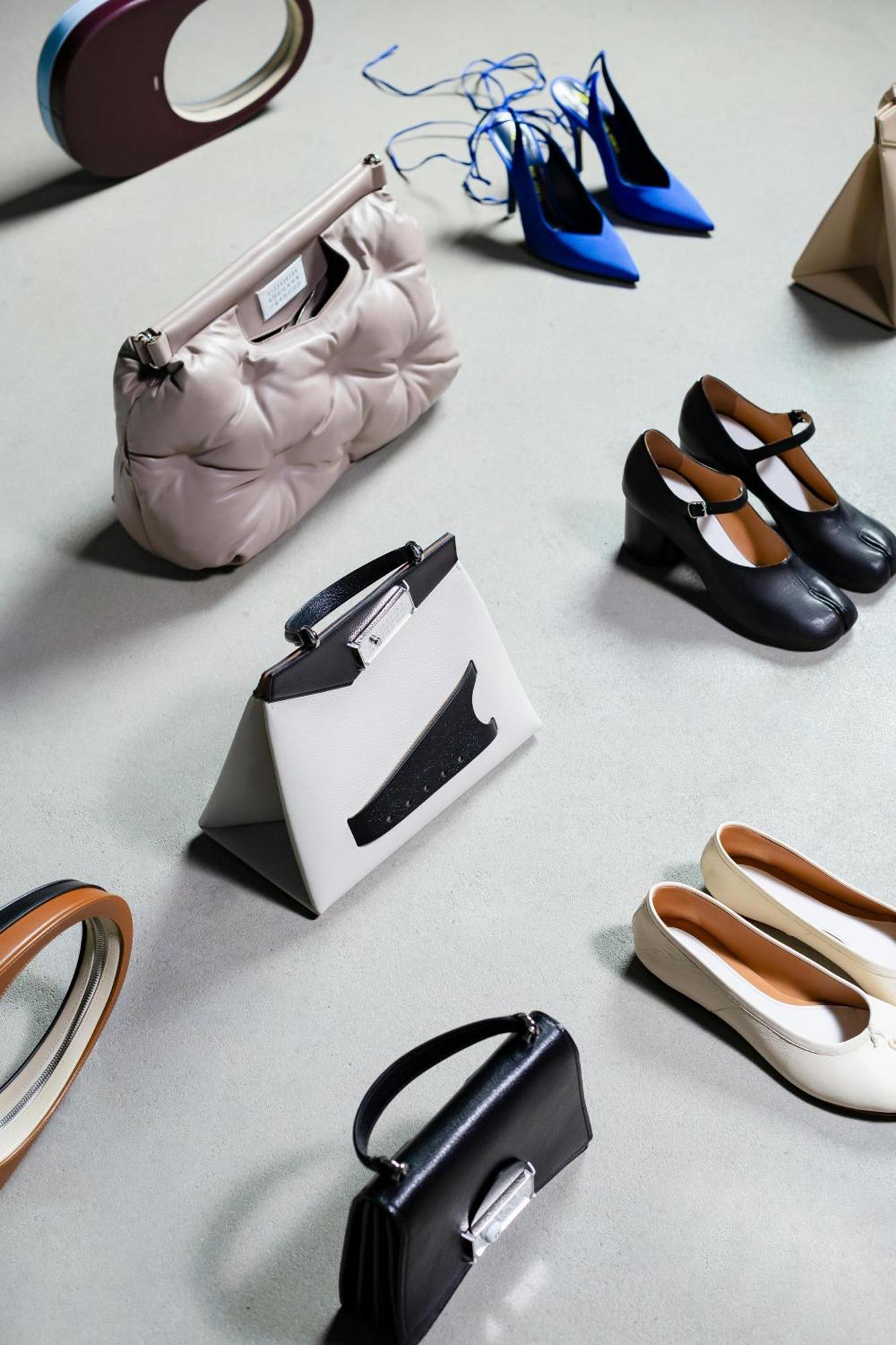 Me London By Melia - Covent Garden Hotel Buitenkant foto A selection of shoes and a handbag